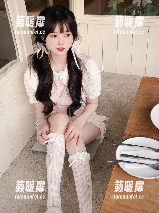 抱着手机，看着网页，17吃瓜网的羊毛值得一抢！