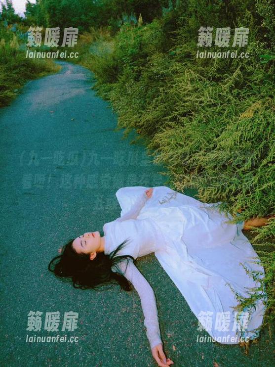 九一吃瓜里都有啥，免费戳戳看呀！这种感觉像是在寻找打翻的调色盘，五颜六色一锅端。