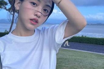 吃瓜不打烊苹果版，入口若隐若现，仿佛我在探秘深海宝藏。