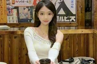 一走进“黑料不打烊”的入口，国产友情的小糗事又来了，带上小板凳看热闹吧。