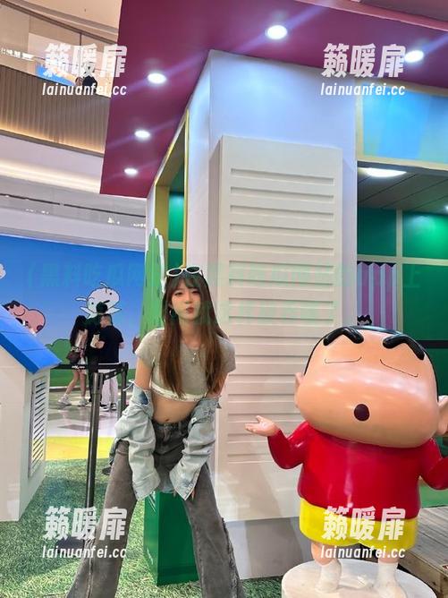 在黑料吃瓜网站的app上游荡，时间就这样被吞噬了。