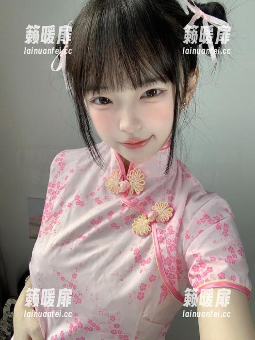 黑料网 在黑料网在线更新的时候,边吃零食边爆料,真的蛮幸福的,哈哈!